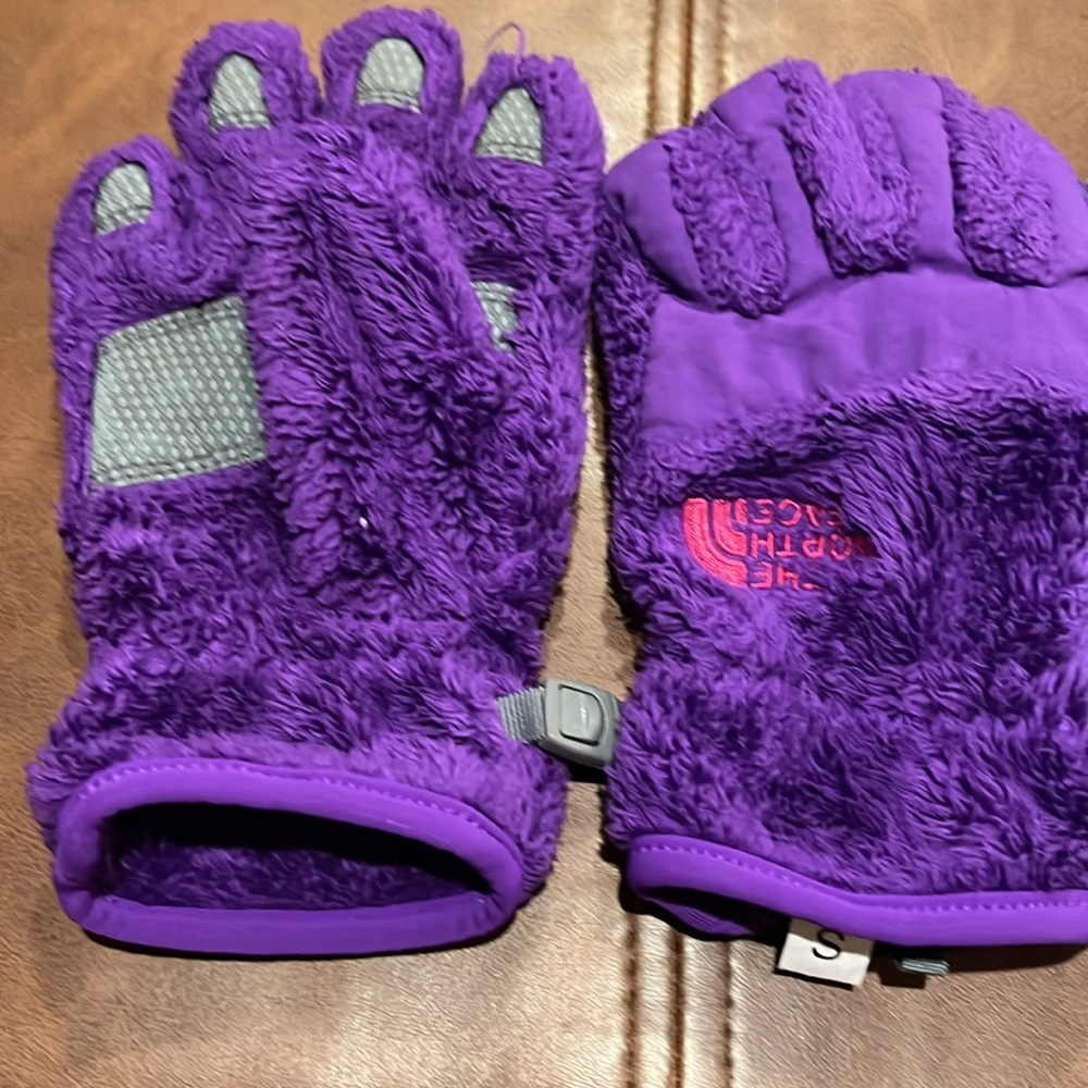 Girls North Face fleece gloves - Picture 2 of 6